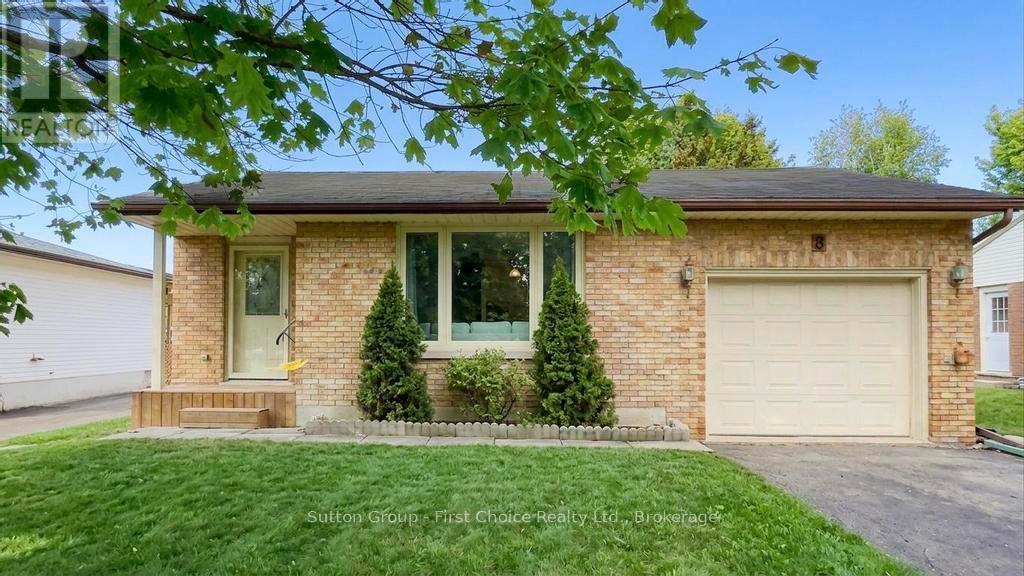 8 DUNSFORD CRESCENT, St. Marys