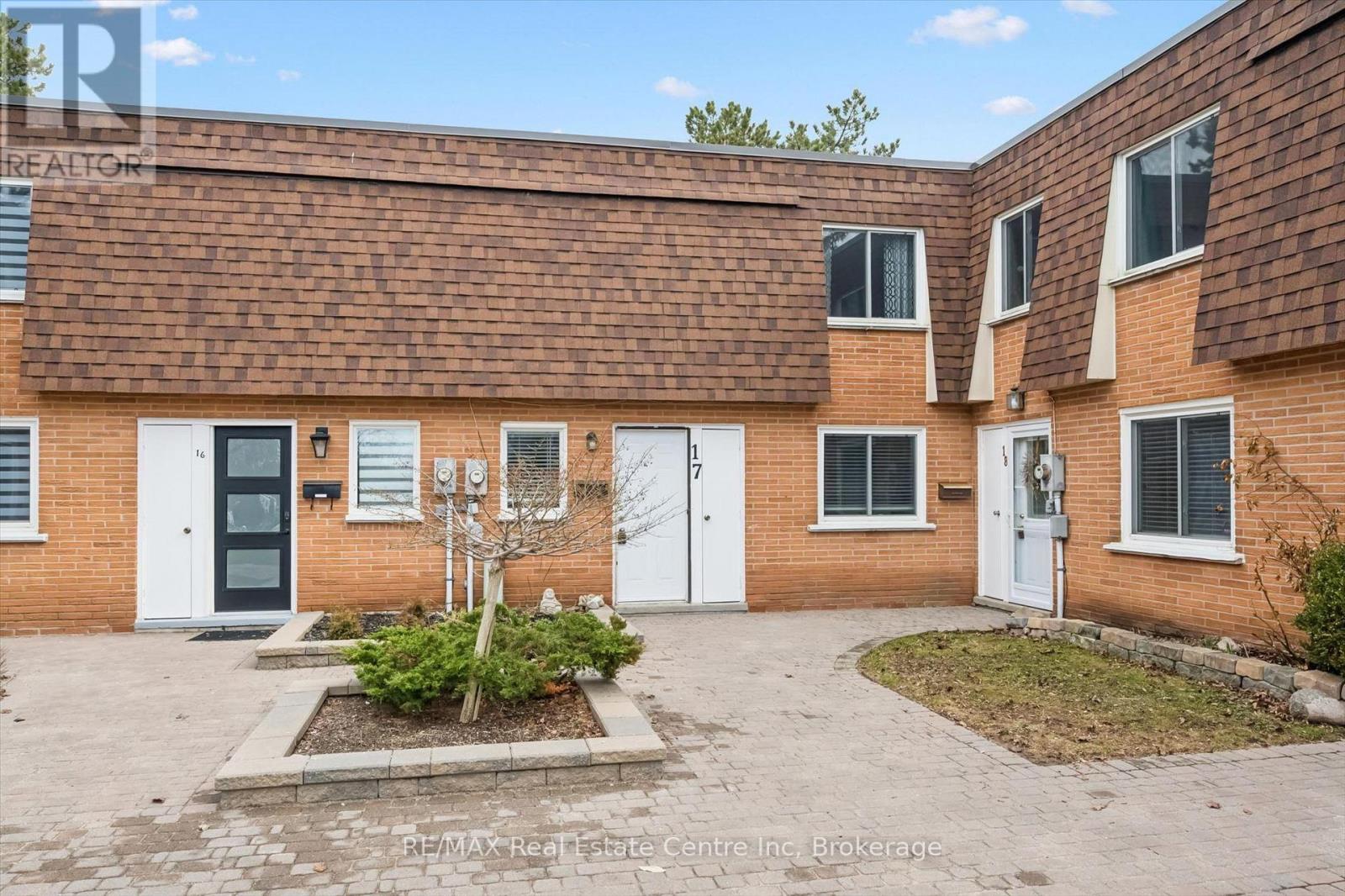 17 - 120 COUNTRY CLUB DRIVE, Guelph (Victoria North)