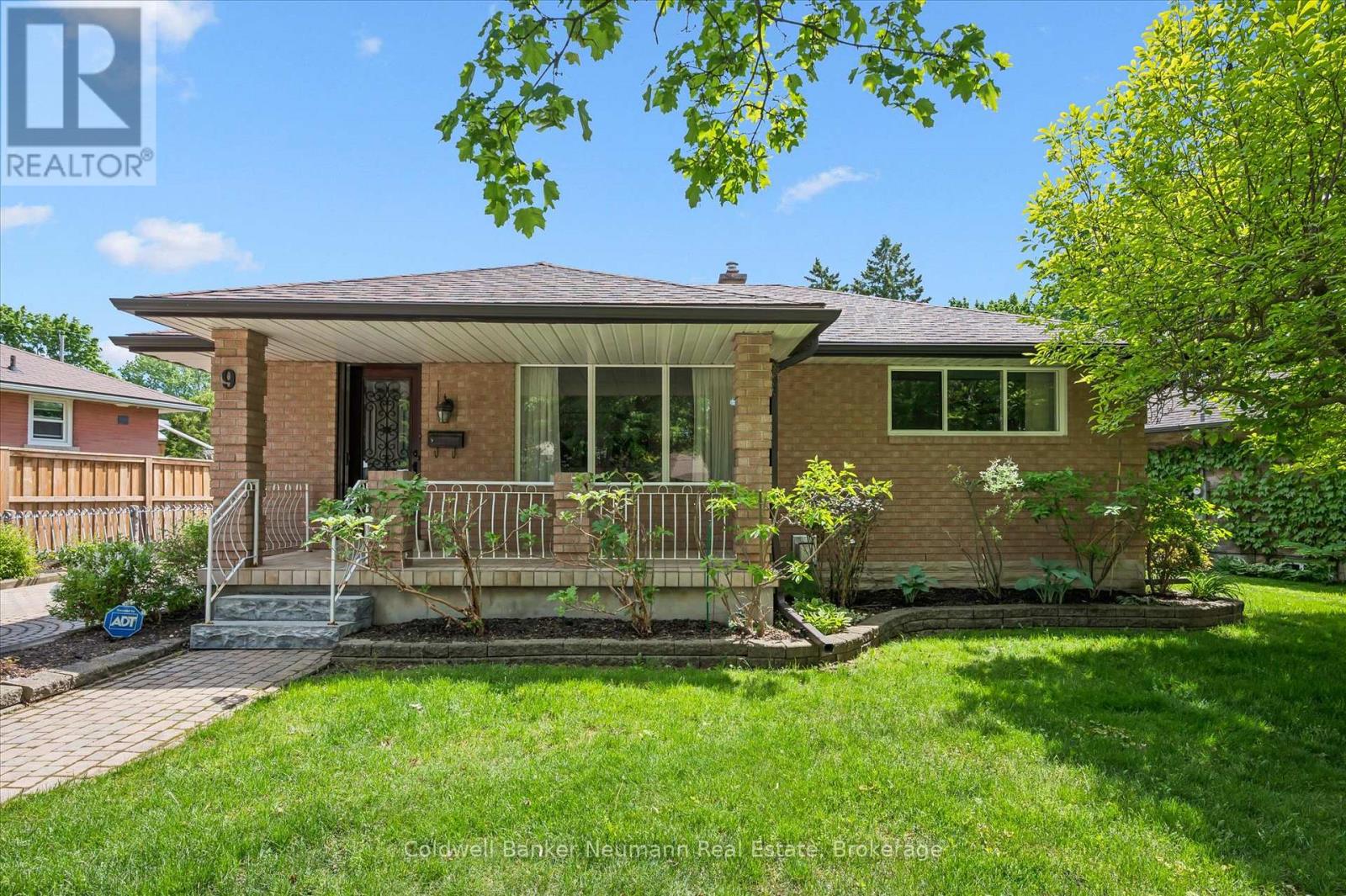 9 OTTAWA CRESCENT, Guelph (St. George s)
