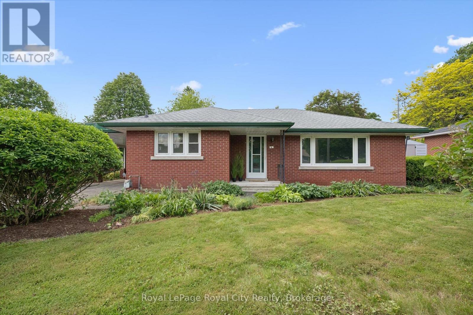 4 CAMPION AVENUE, Guelph (Exhibition Park)