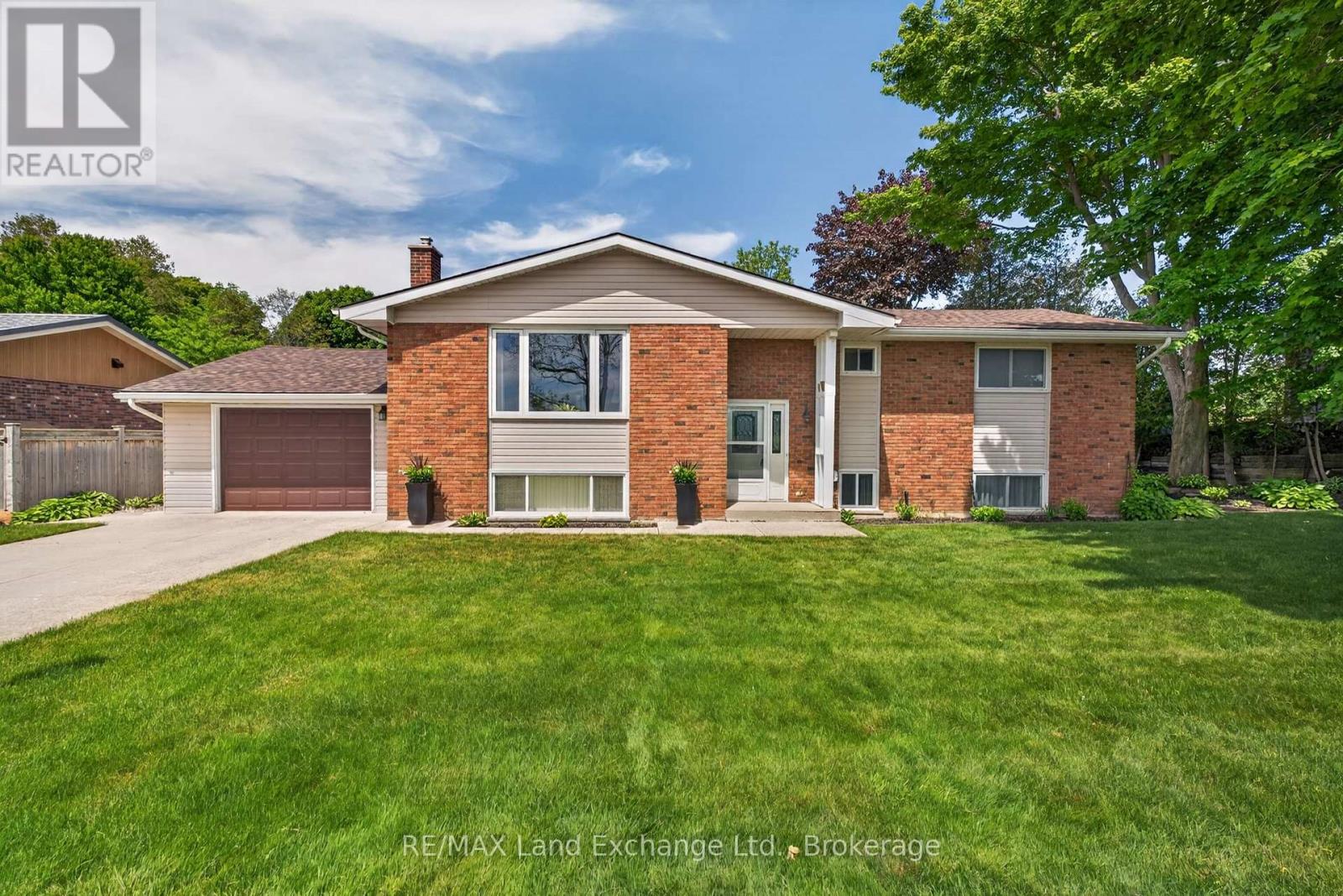30 GOLF LINKS ROAD, Kincardine
