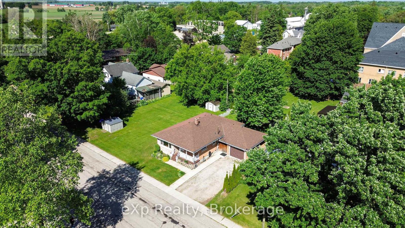 64 RAGLAN STREET W, Minto