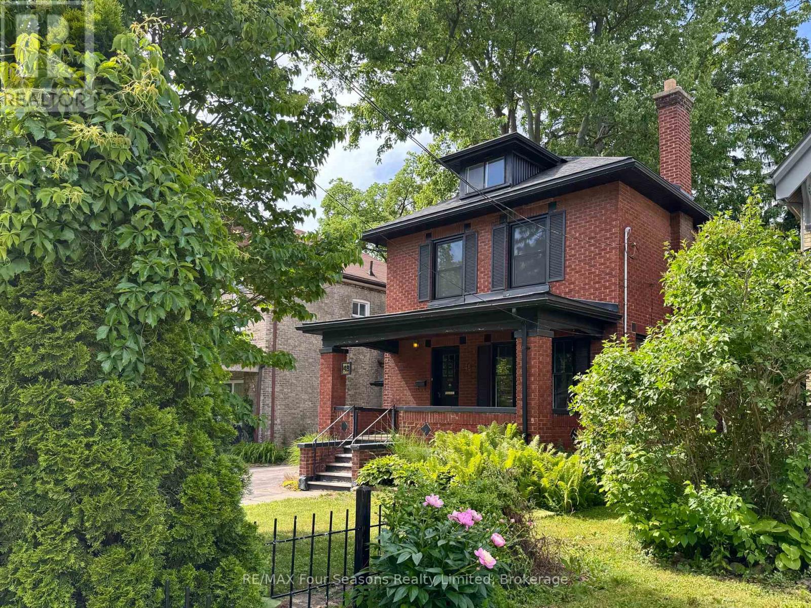 48 ELMWOOD AVENUE E, London South (South F)