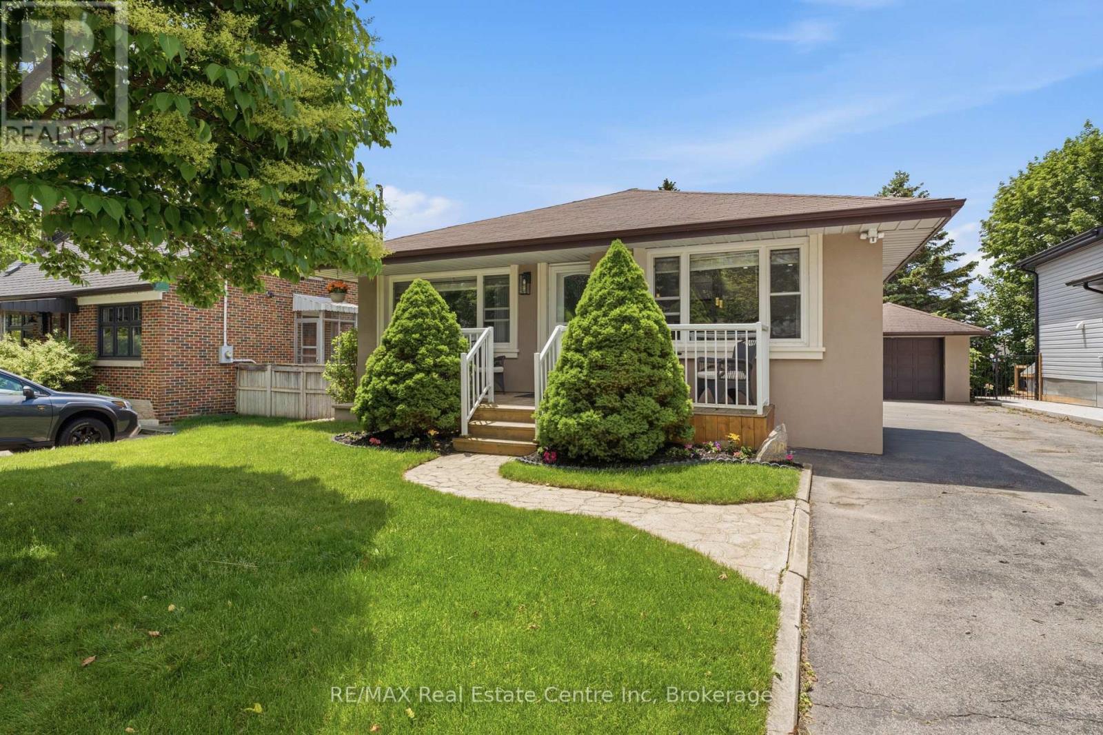10 CALGARY AVENUE, Guelph (St. George s)
