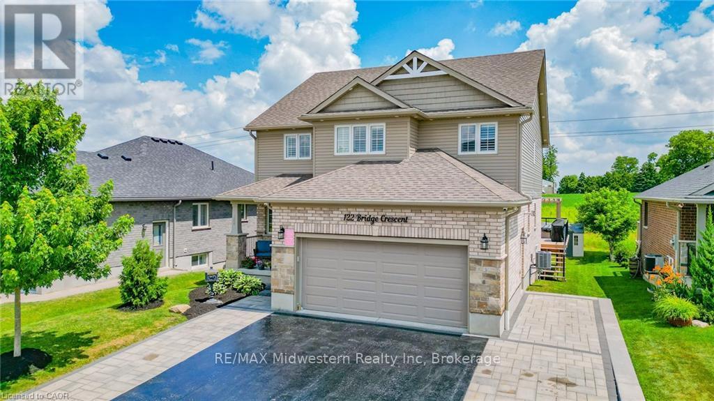 122 BRIDGE CRESCENT, Minto