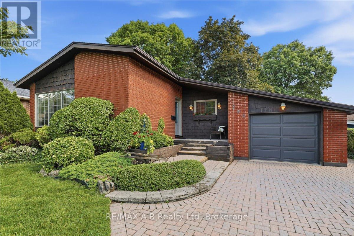 204 BASE LINE ROAD W, London South (South D)