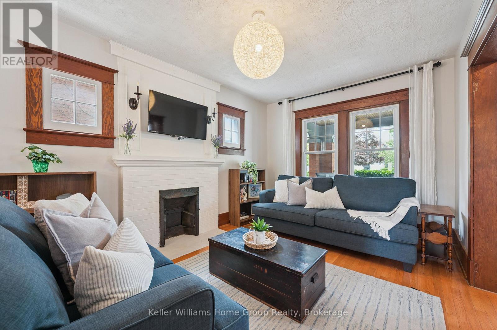 16 GLASGOW STREET N, Guelph (Downtown)