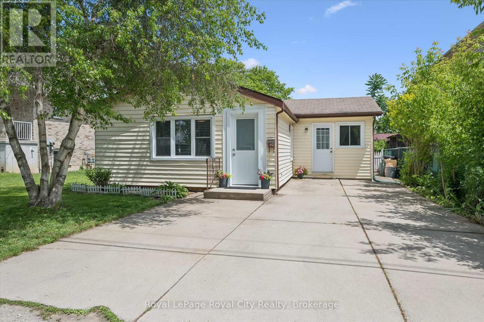 10 MACVILLE AVENUE, Kitchener