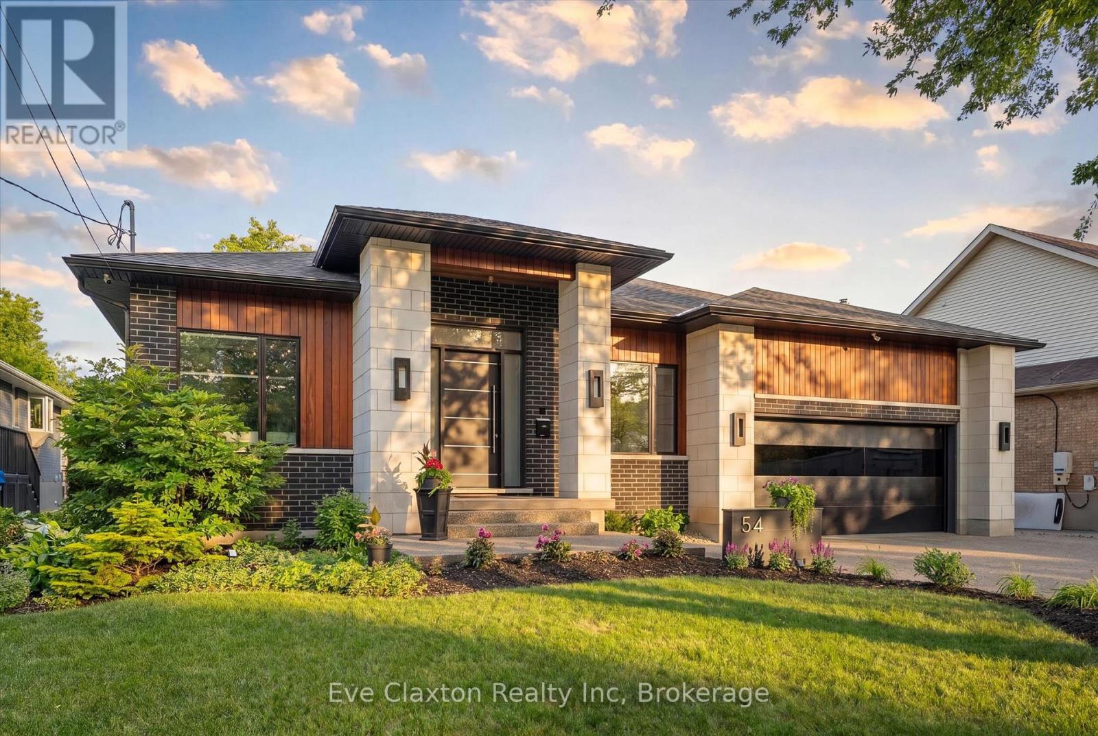 54 FOREST STREET, Guelph (Dovercliffe Park/Old University)