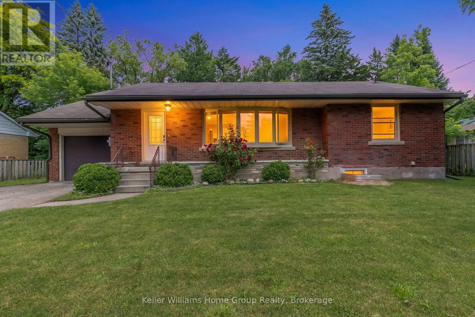 24 CALEDONIA STREET, Guelph (Dovercliffe Park/Old University)