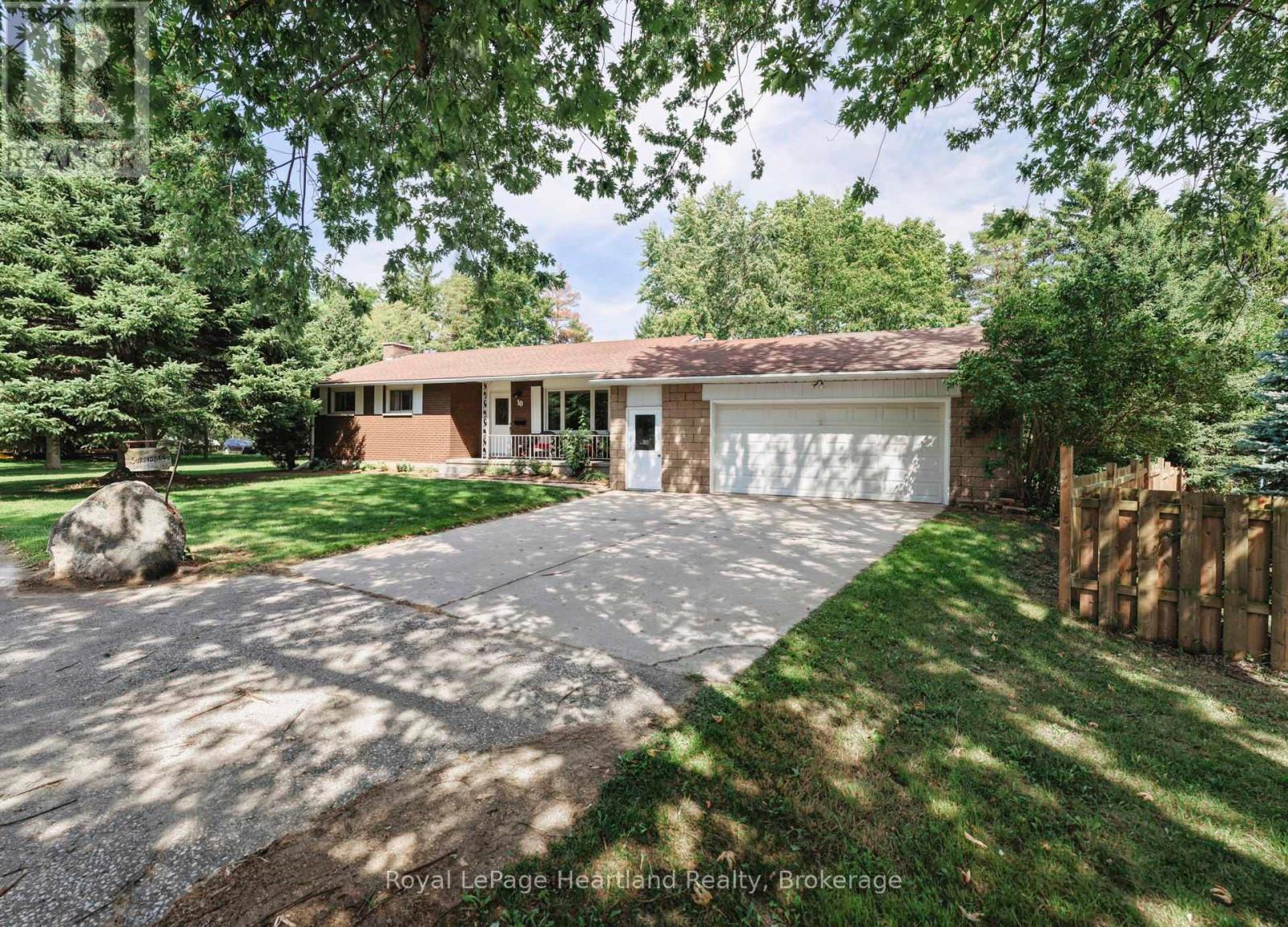 10 BISSETT COURT, Central Huron (Goderich)
