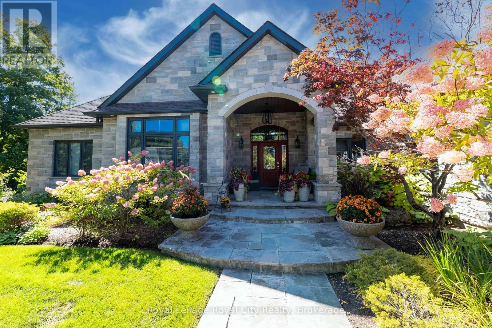 38 CARRIAGE LANE, Puslinch