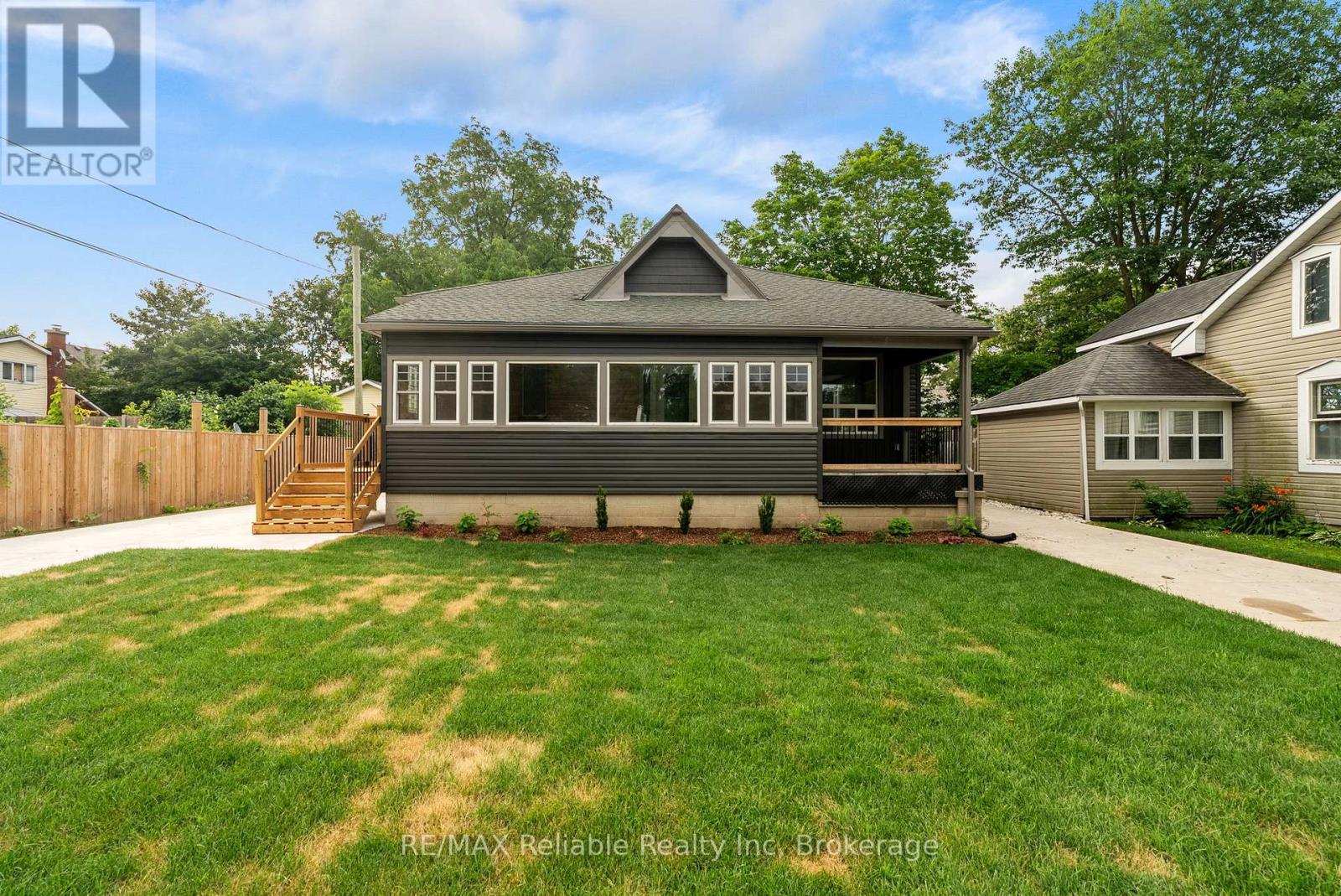 12 JARVIS STREET N, Huron East (Seaforth)