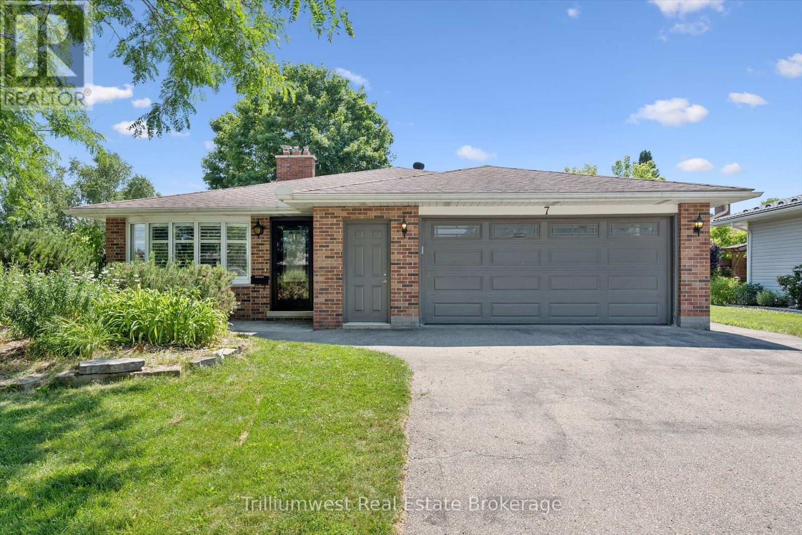 7 TEAKWOOD PLACE, Guelph (Victoria North)