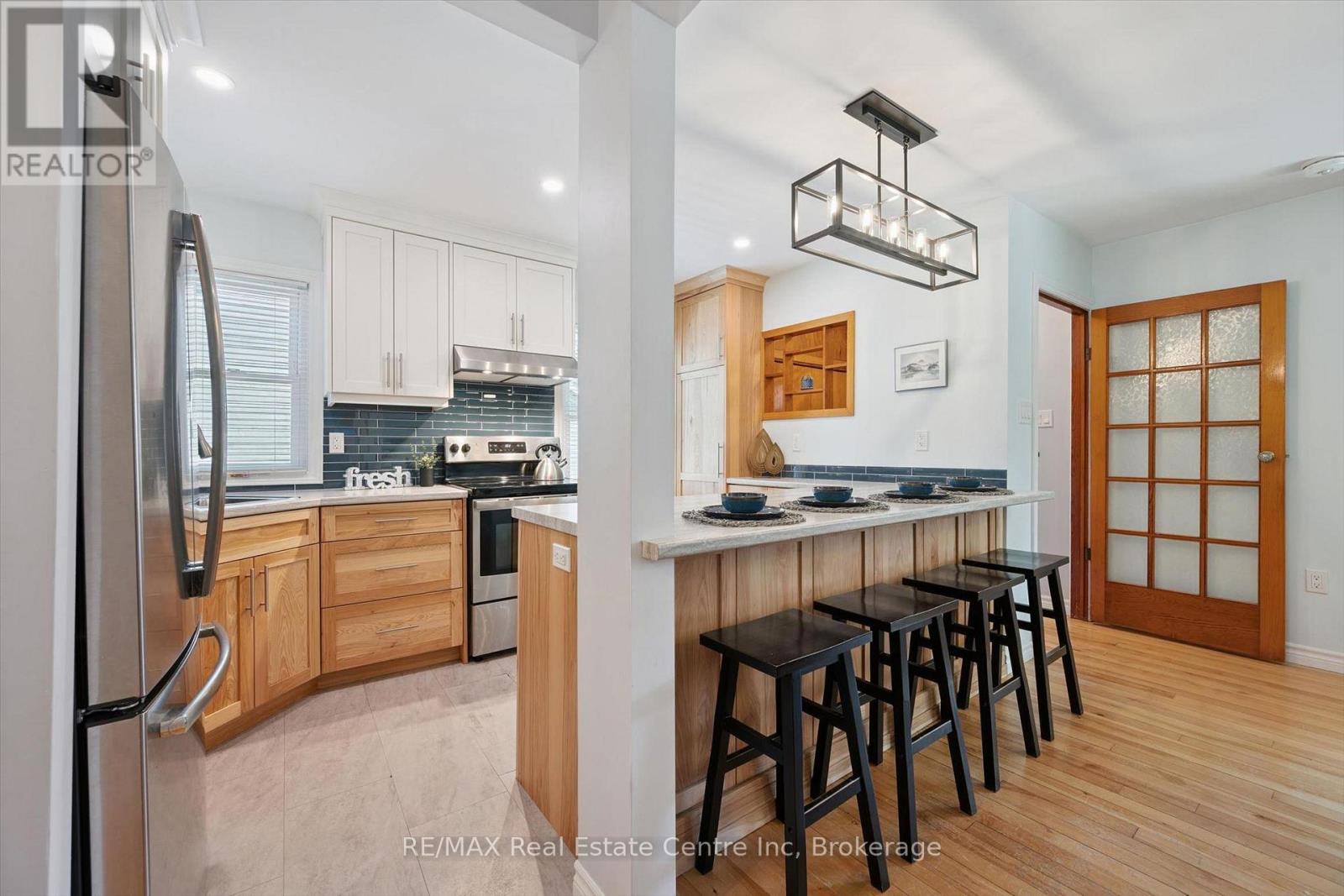 80 MEMORIAL CRESCENT, Guelph (Junction/Onward Willow)