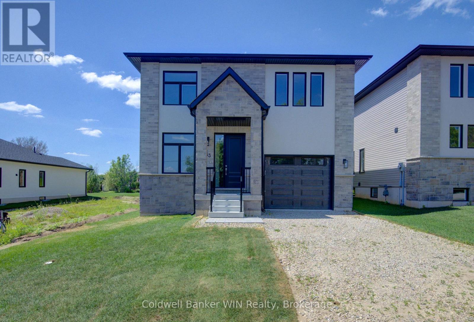 643 MARTIN STREET, Wellington North (Mount Forest)