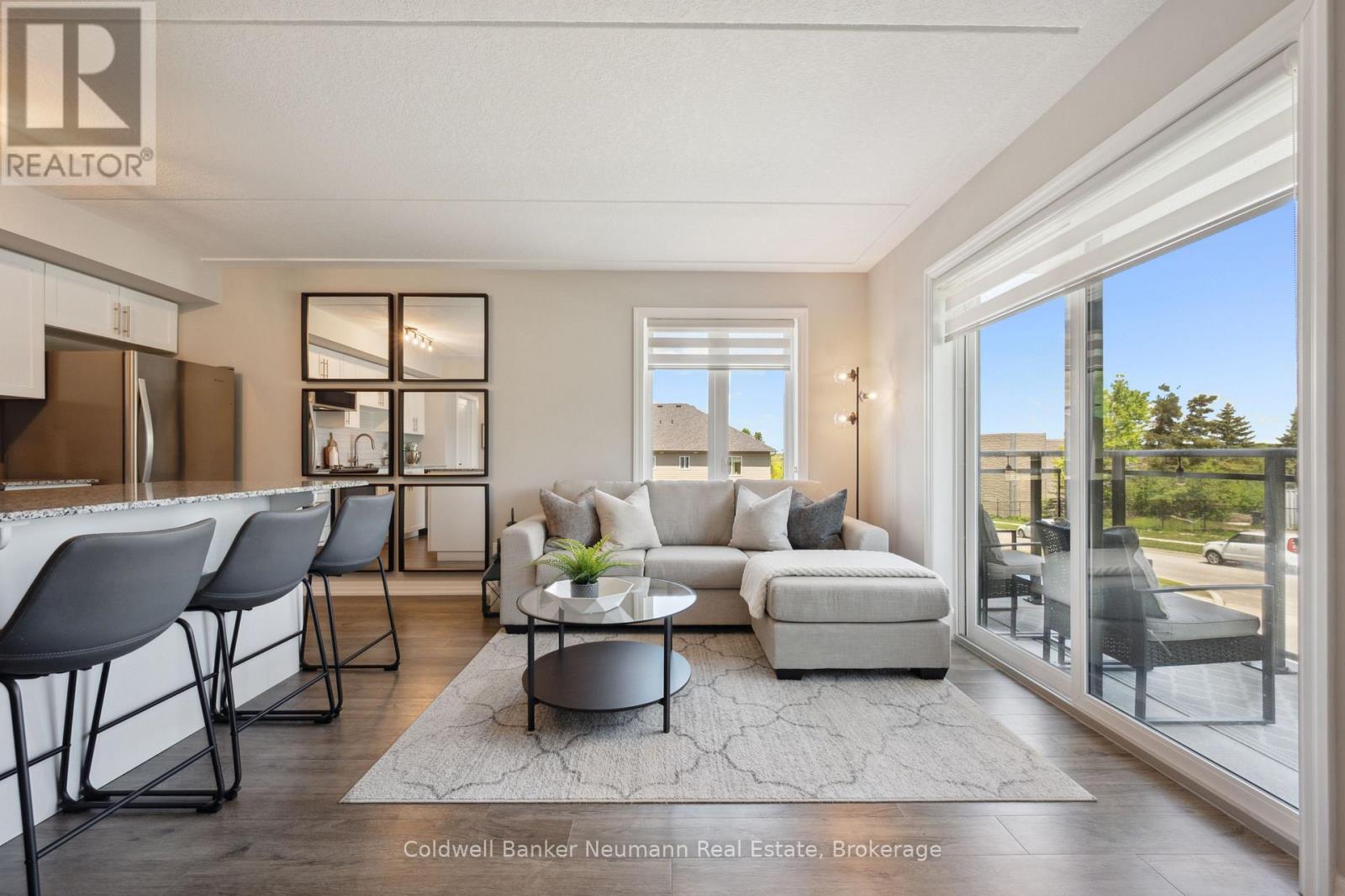 102 - 104 SUMMIT RIDGE DRIVE, Guelph (Grange Road)