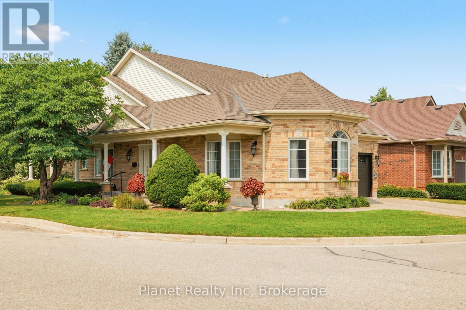 59 HONEYSUCKLE DRIVE, Guelph (Village By The Arboretum)