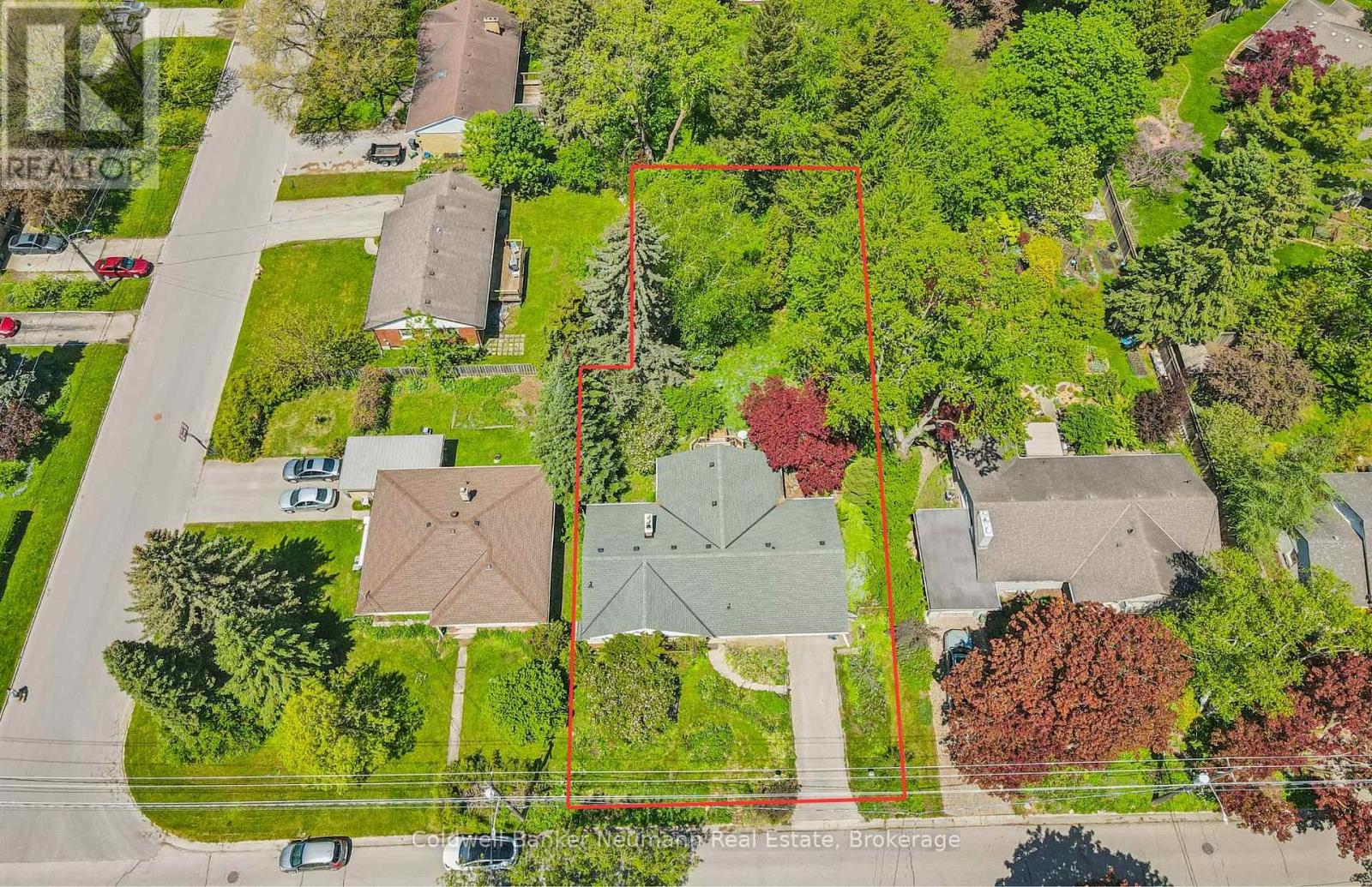 45 DEAN AVENUE, Guelph (Dovercliffe Park/Old University)