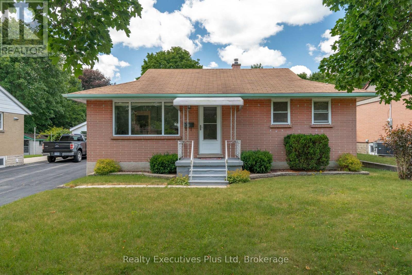 82 CASSINO AVENUE, Guelph (St. George s)