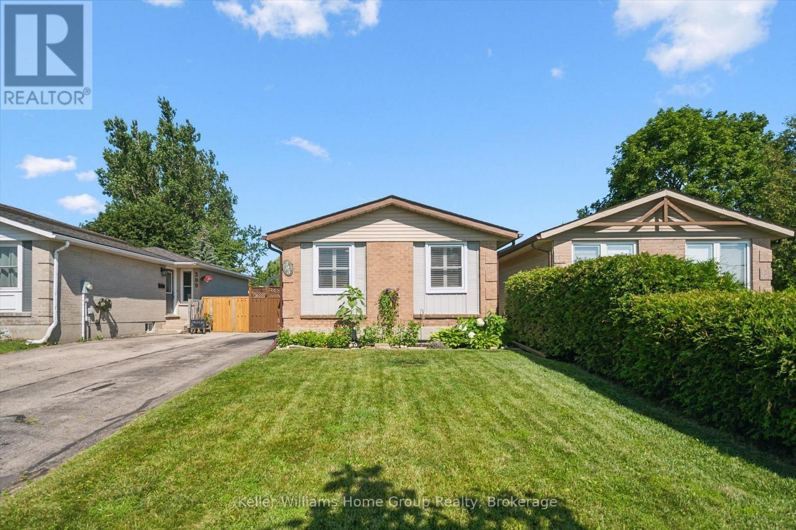 395 STRATHALLAN STREET, Centre Wellington (Fergus)