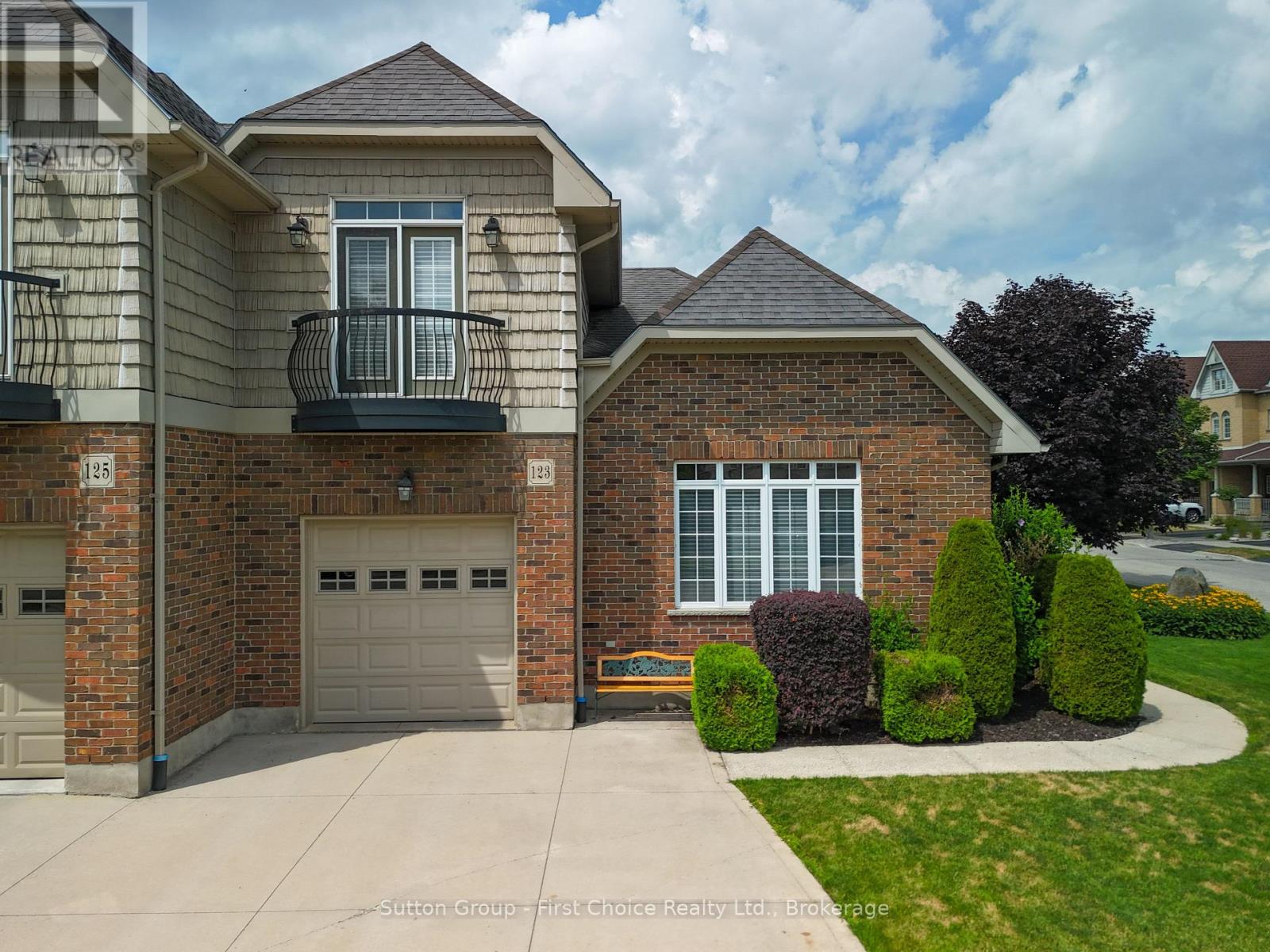 123 LONG DRIVE, Stratford