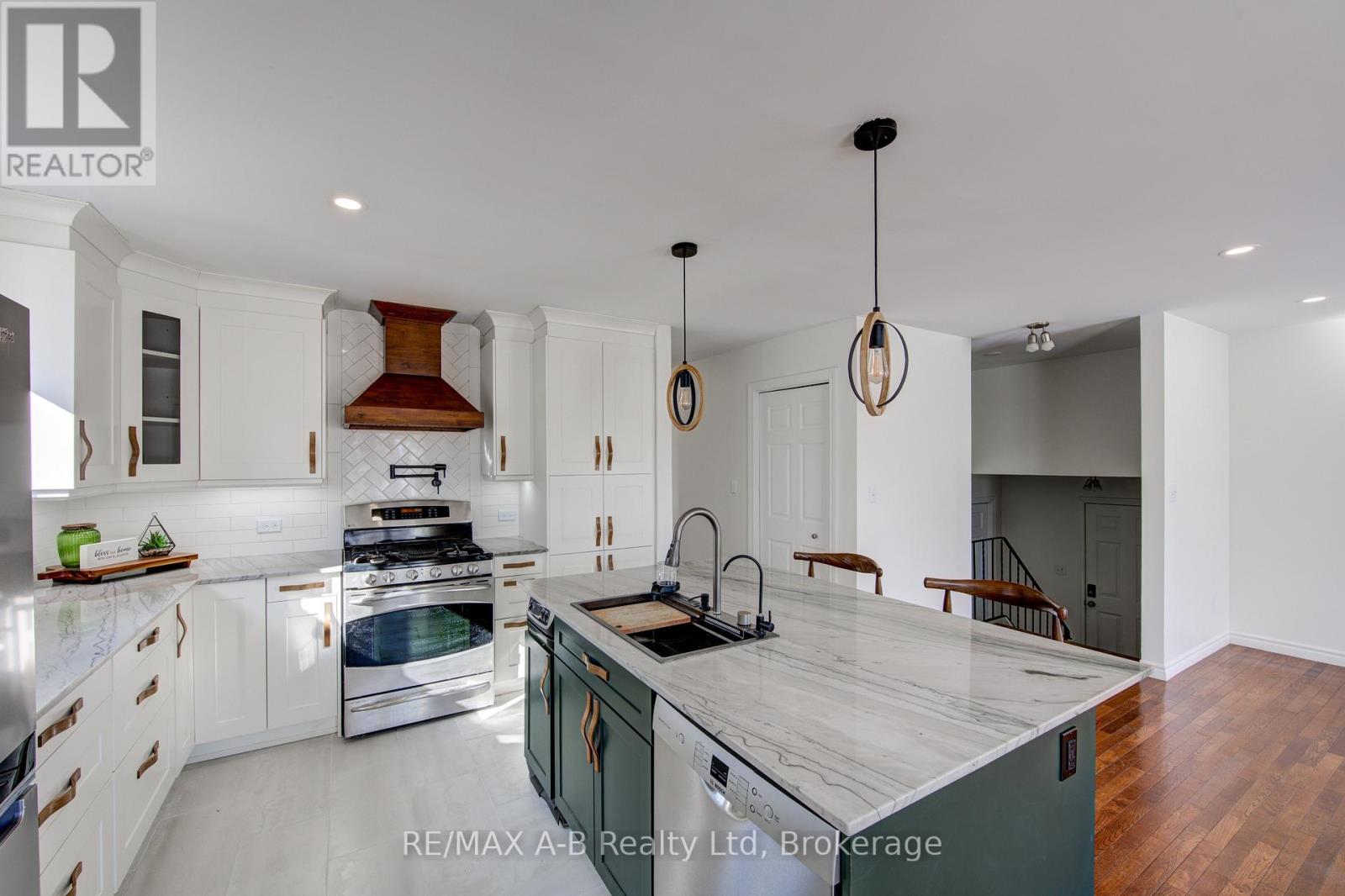 29 DUNSFORD CRESCENT, St. Marys