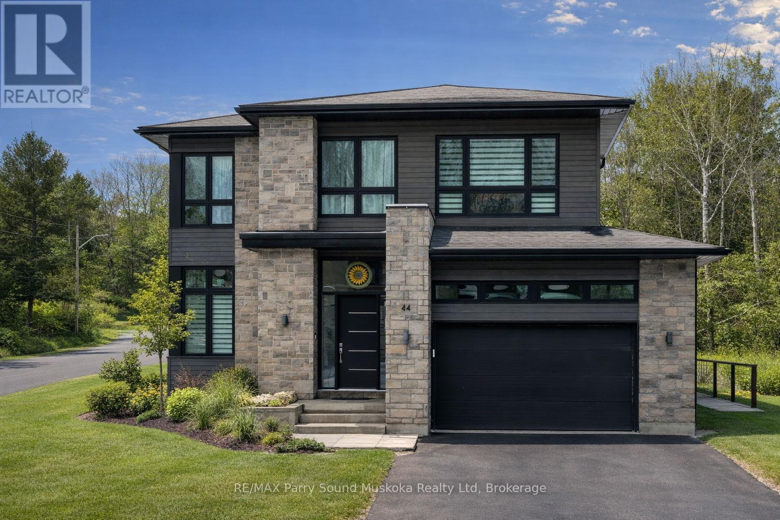 44 DENNIS DRIVE, Parry Sound