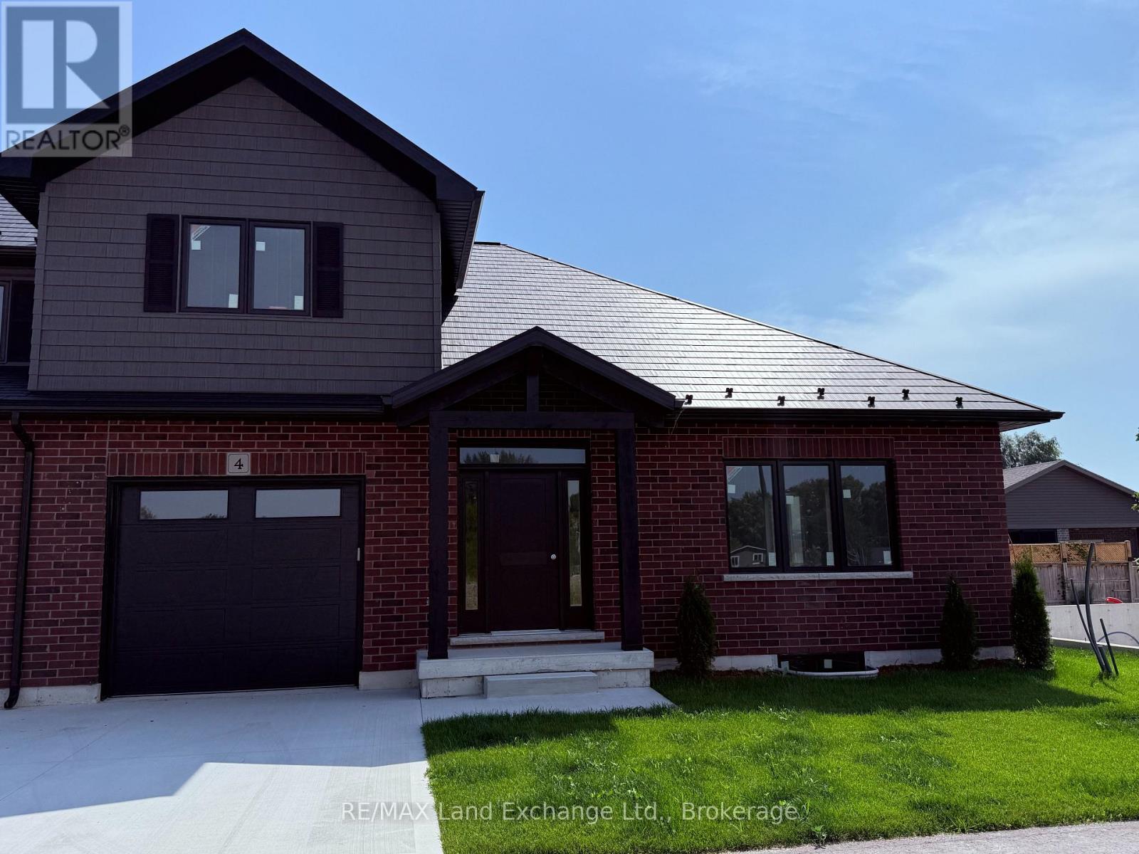 UNIT 4 - 8 GOLF LINKS ROAD, Kincardine