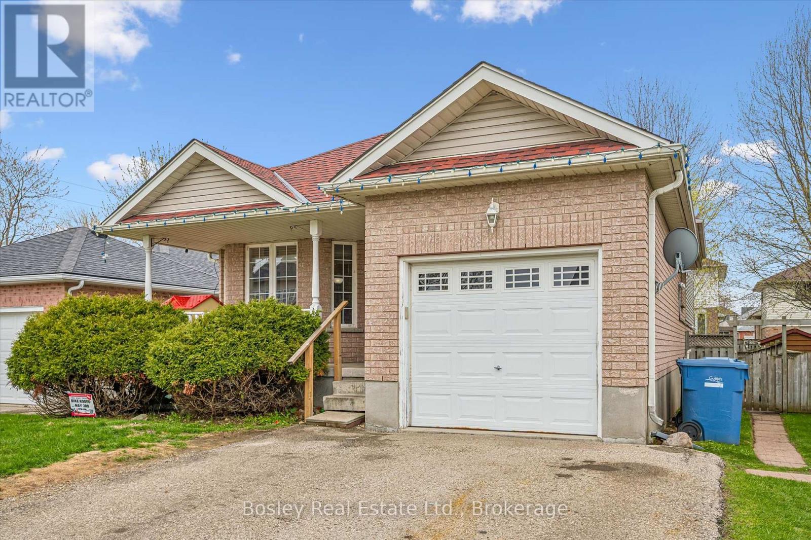 4 HAYWARD CRESCENT, Guelph (Clairfields/Hanlon Business Park)