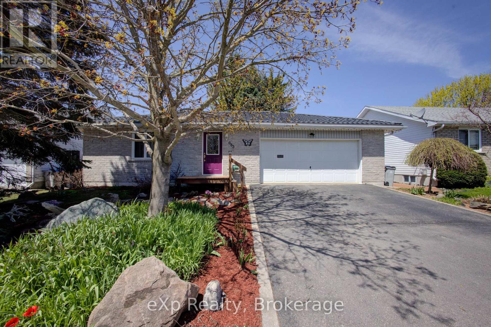685 RESERVE AVENUE S, North Perth (Listowel)