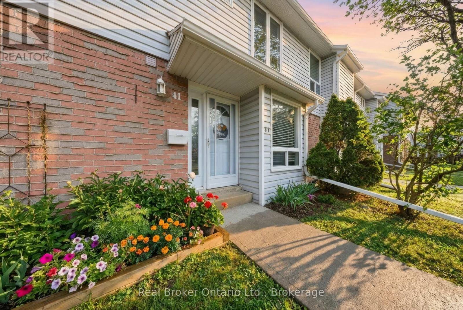 41 - 32 MOWAT BOULEVARD, Kitchener
