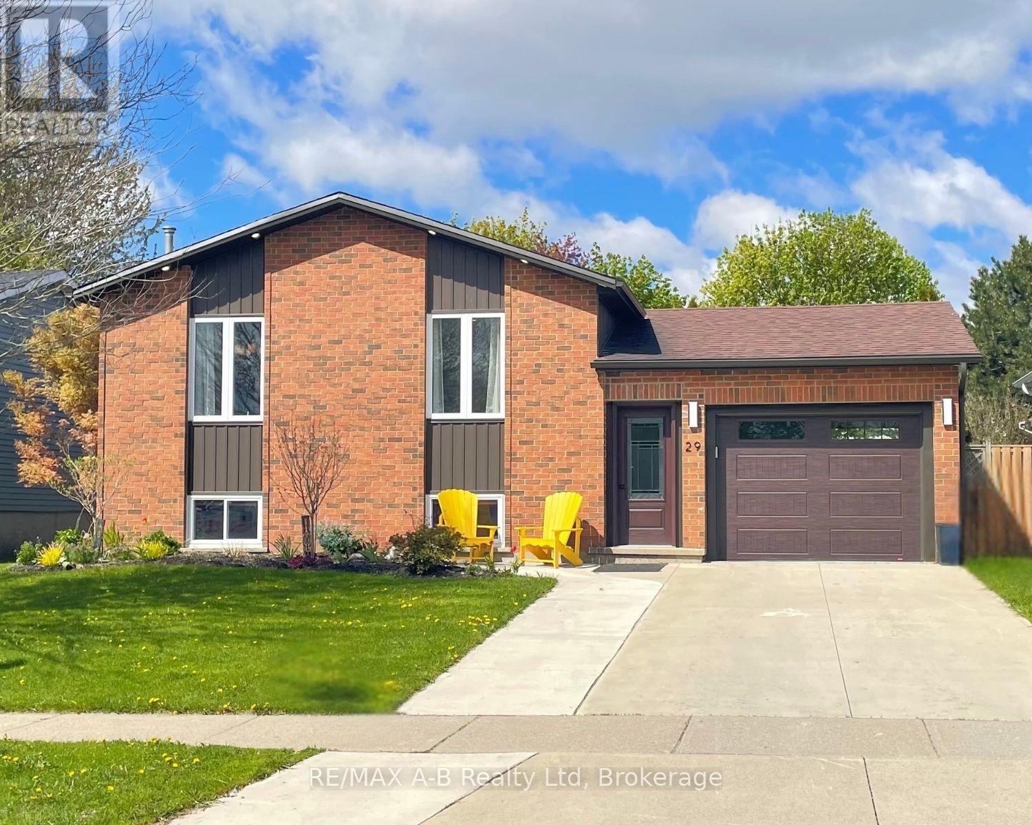 29 DUNSFORD CRESCENT, St. Marys
