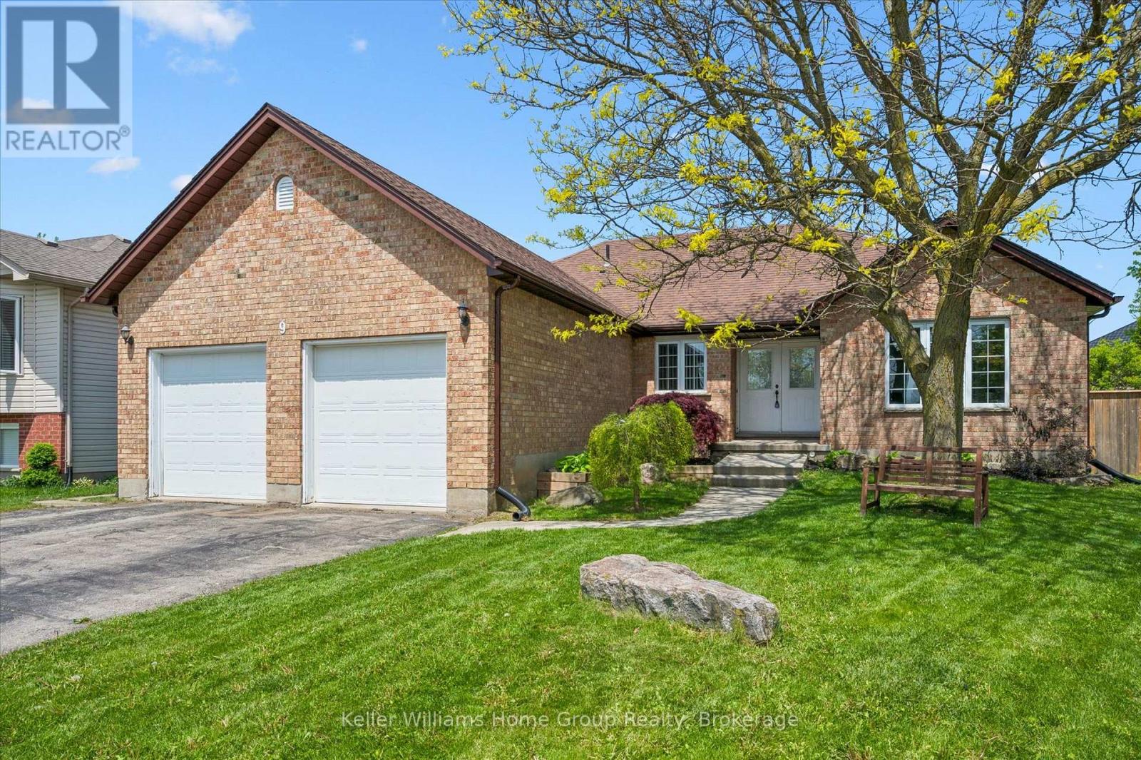 9 BERDUX PLACE, Wellesley