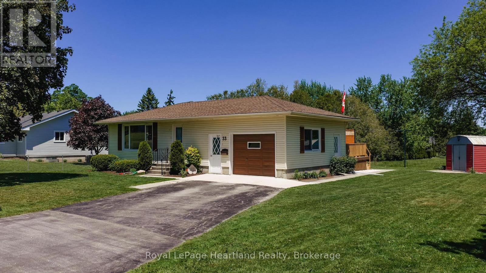 33 NORTH STREET, Huron East (Egmondville)