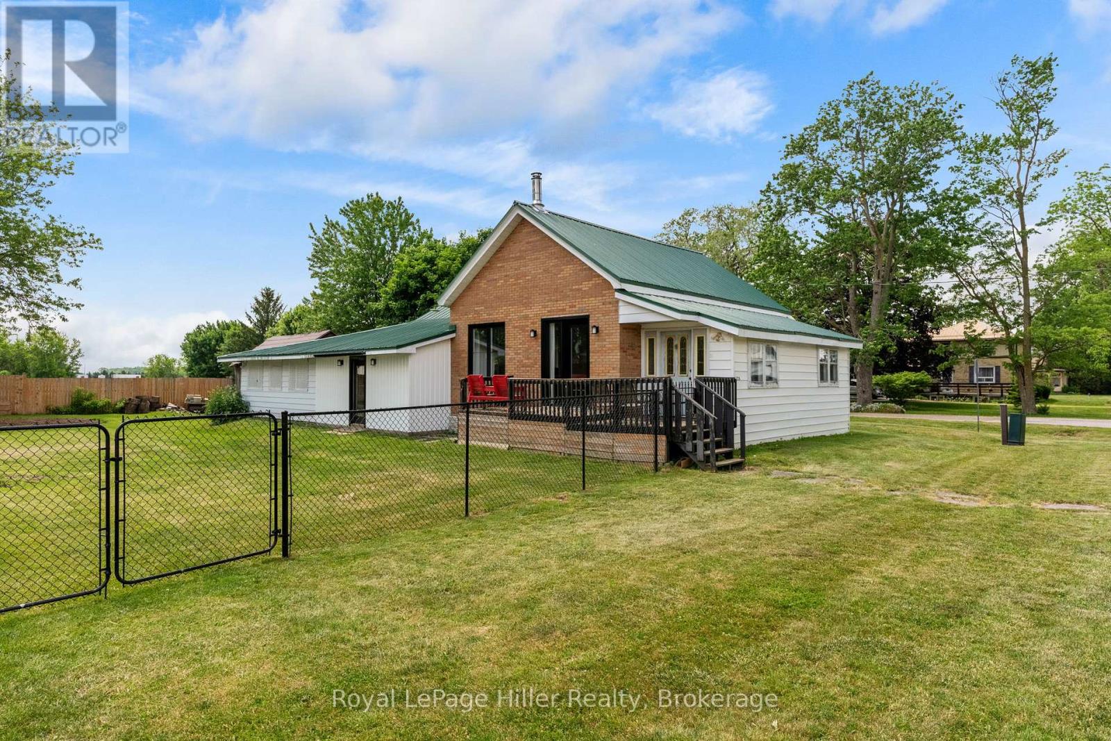 125 PORTLAND STREET, South Huron (Stephen)