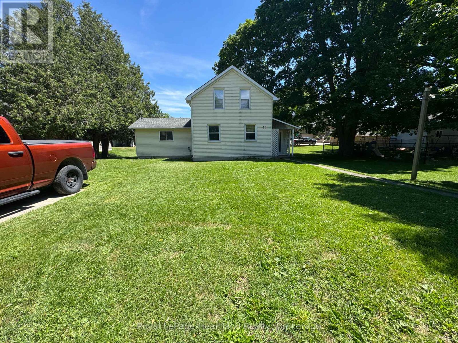 43 CLINTON STREET, South Bruce