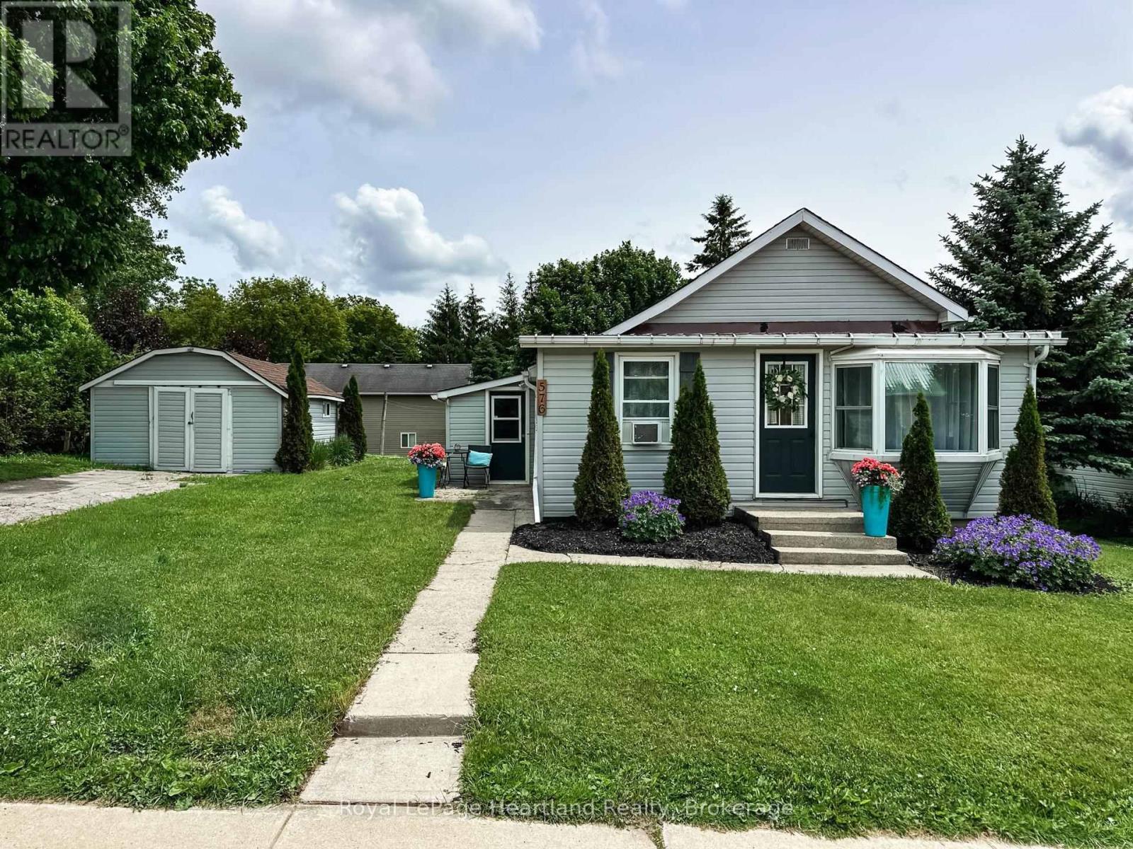 576 QUEEN STREET, North Huron (Blyth)
