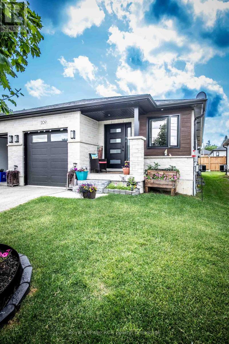 209 CHURCH STREET N, Wellington North (Mount Forest)