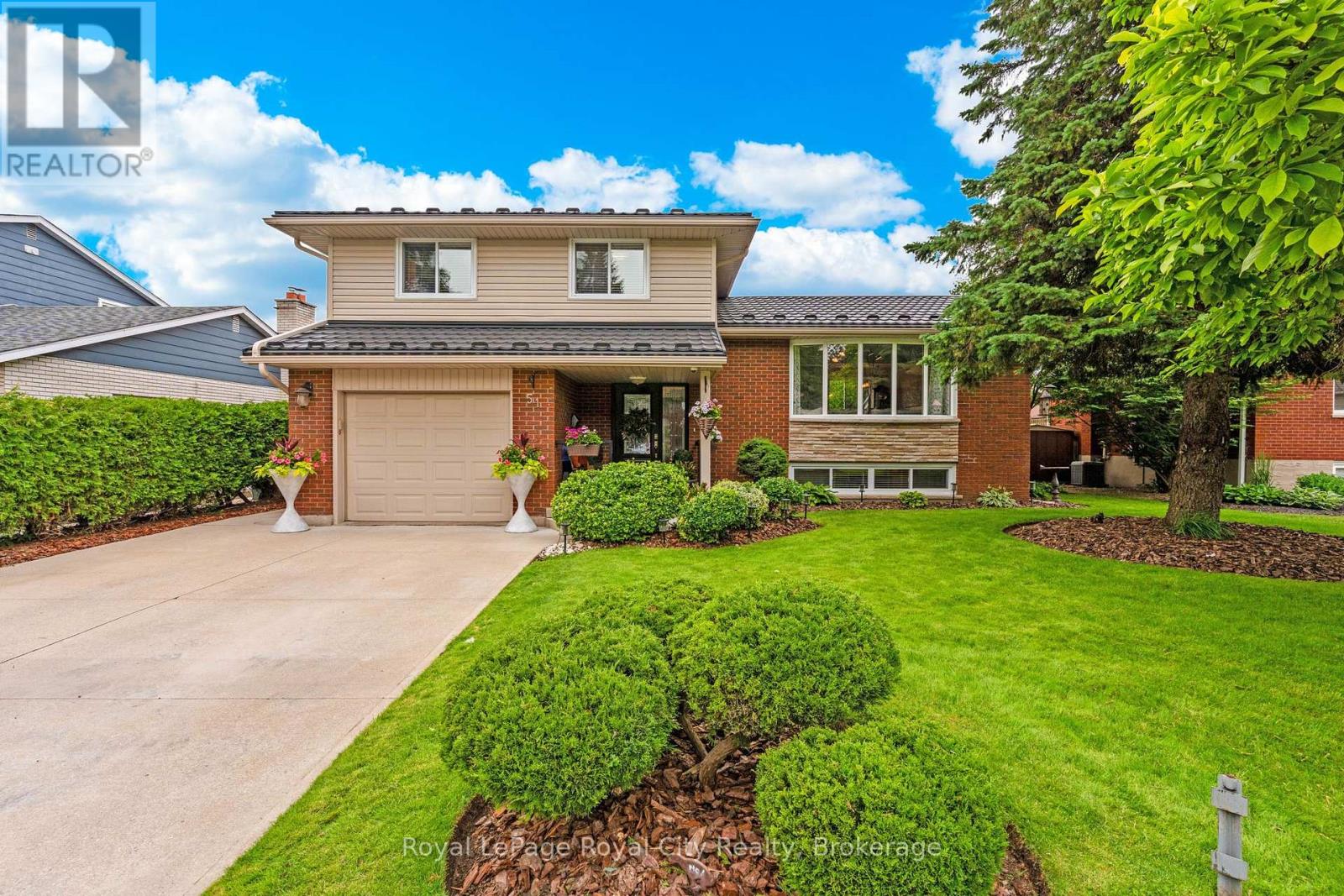 51 ELGINFIELD DRIVE, Guelph (Grange Road)