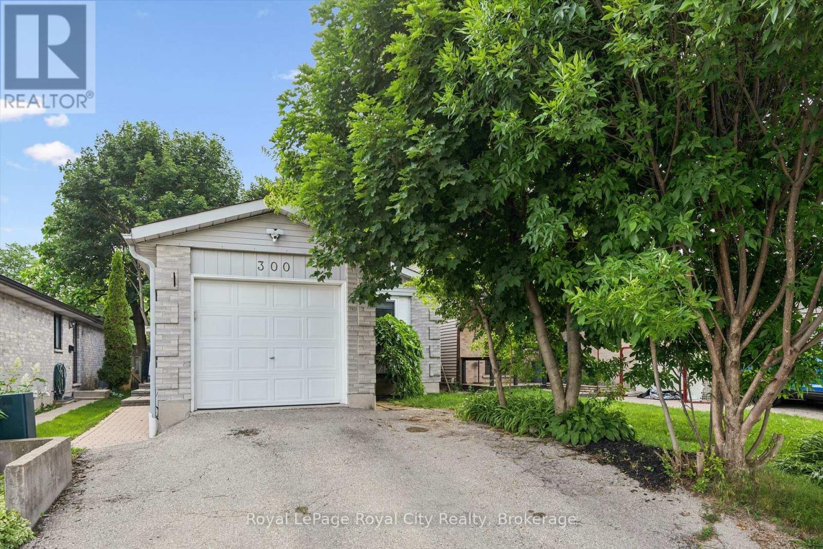 300 AUDEN ROAD, Guelph (Grange Road)