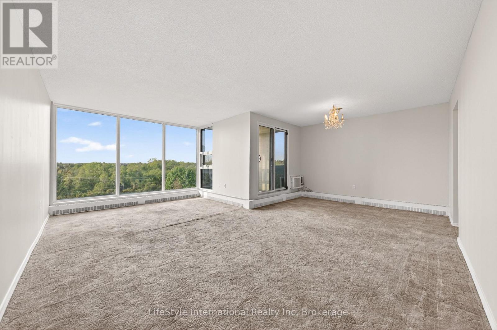 512 - 19 WOODLAWN ROAD E, Guelph (Riverside Park)