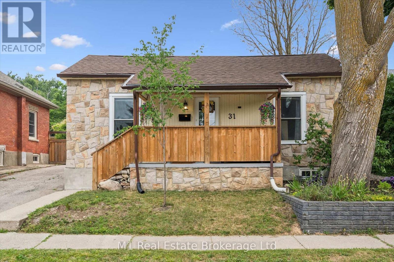 31 BAGOT STREET, Guelph (Junction/Onward Willow)