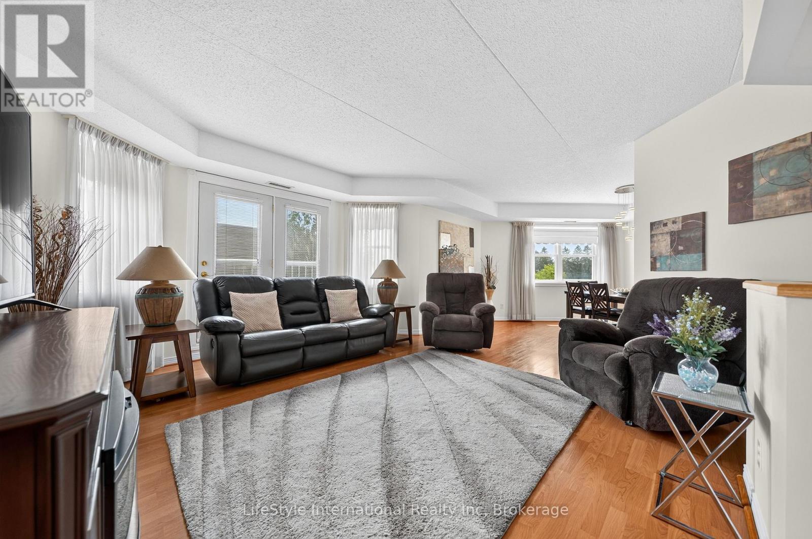 210 - 208 SILVERCREEK PARKWAY N, Guelph (Junction/Onward Willow)