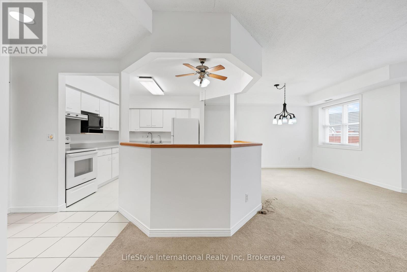 205 - 208 SILVERCREEK PARKWAY N, Guelph (Junction/Onward Willow)