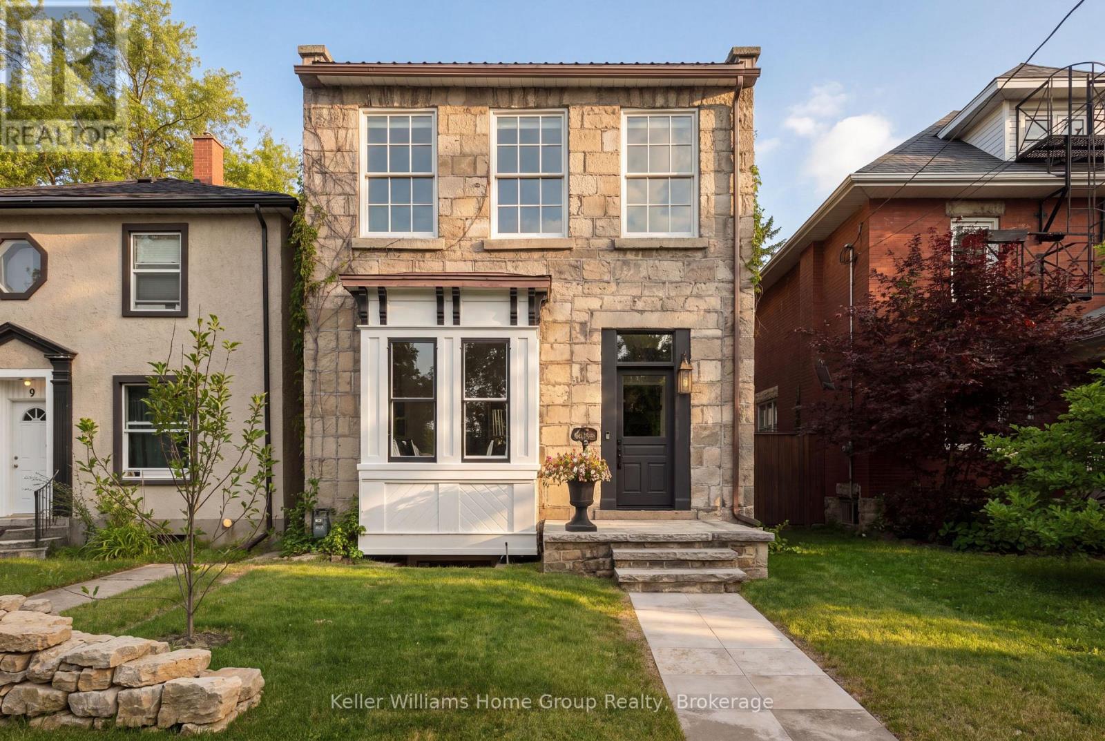 7 WATERLOO AVENUE, Guelph (Downtown)