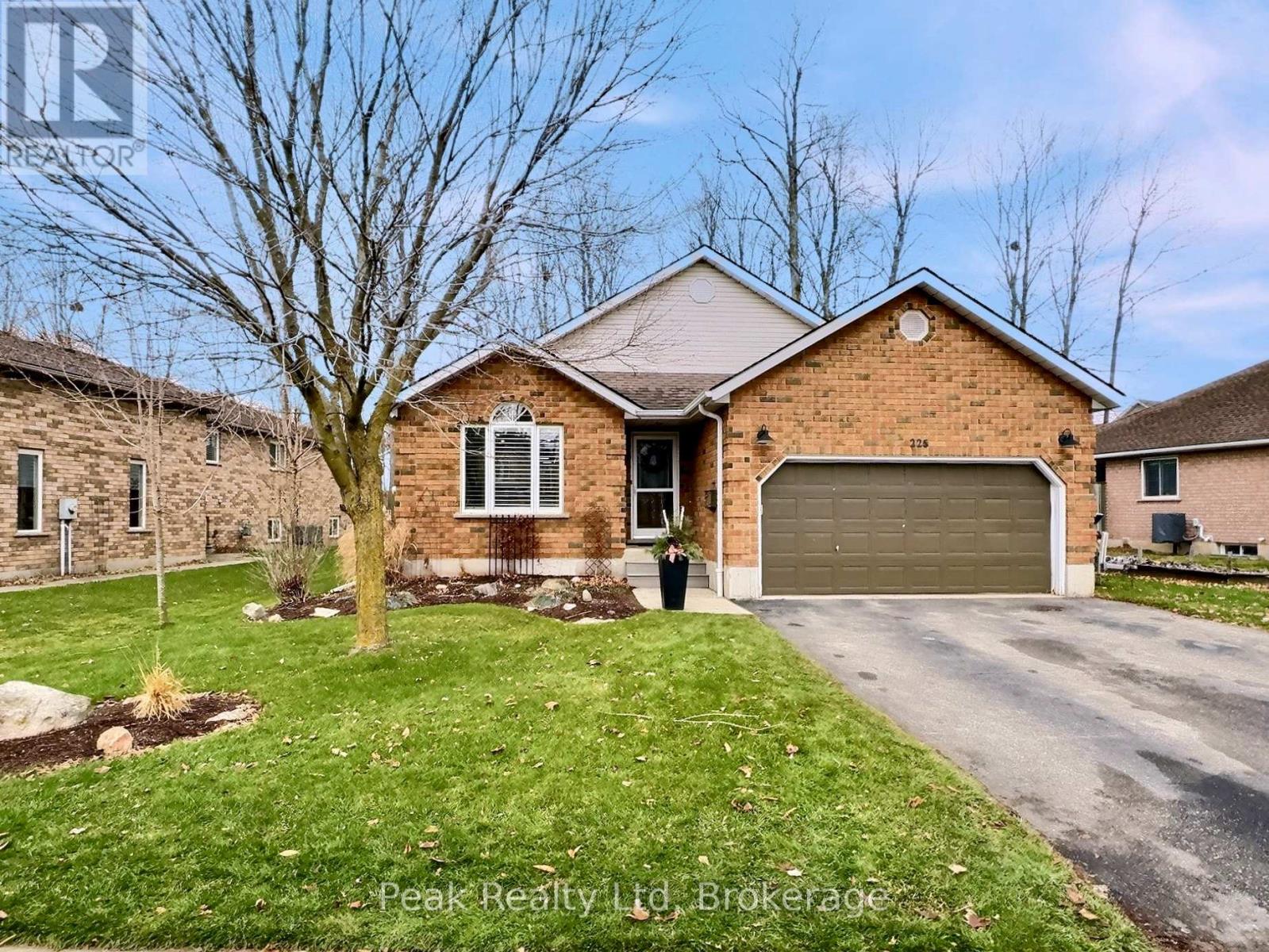 225 EBY CRESCENT, Wilmot