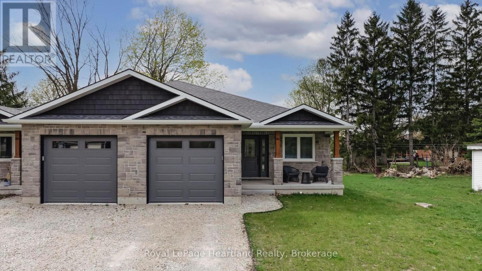 86 OSBORNE STREET, Central Huron (Clinton)