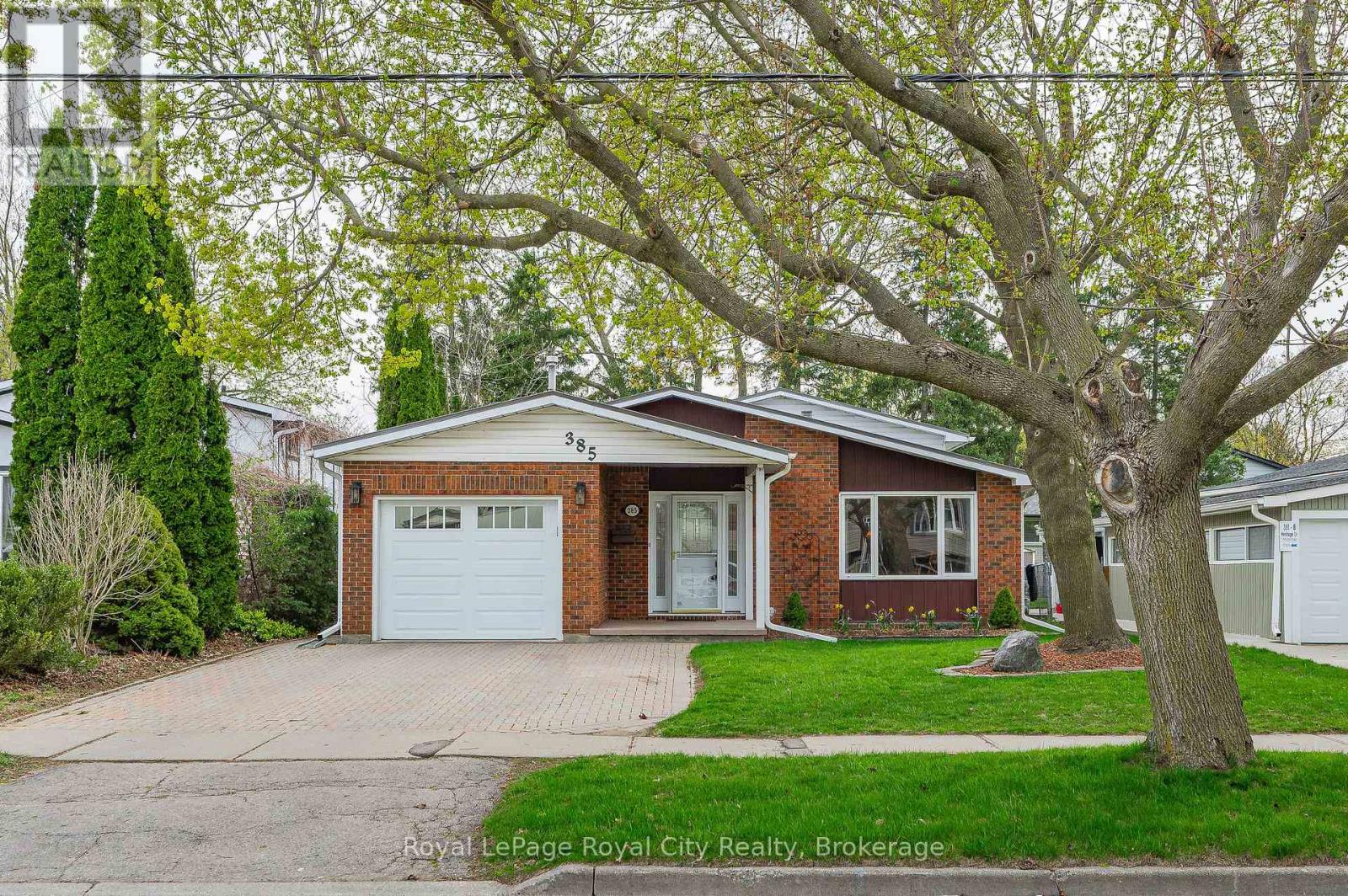 385 HERITAGE DRIVE, Kitchener