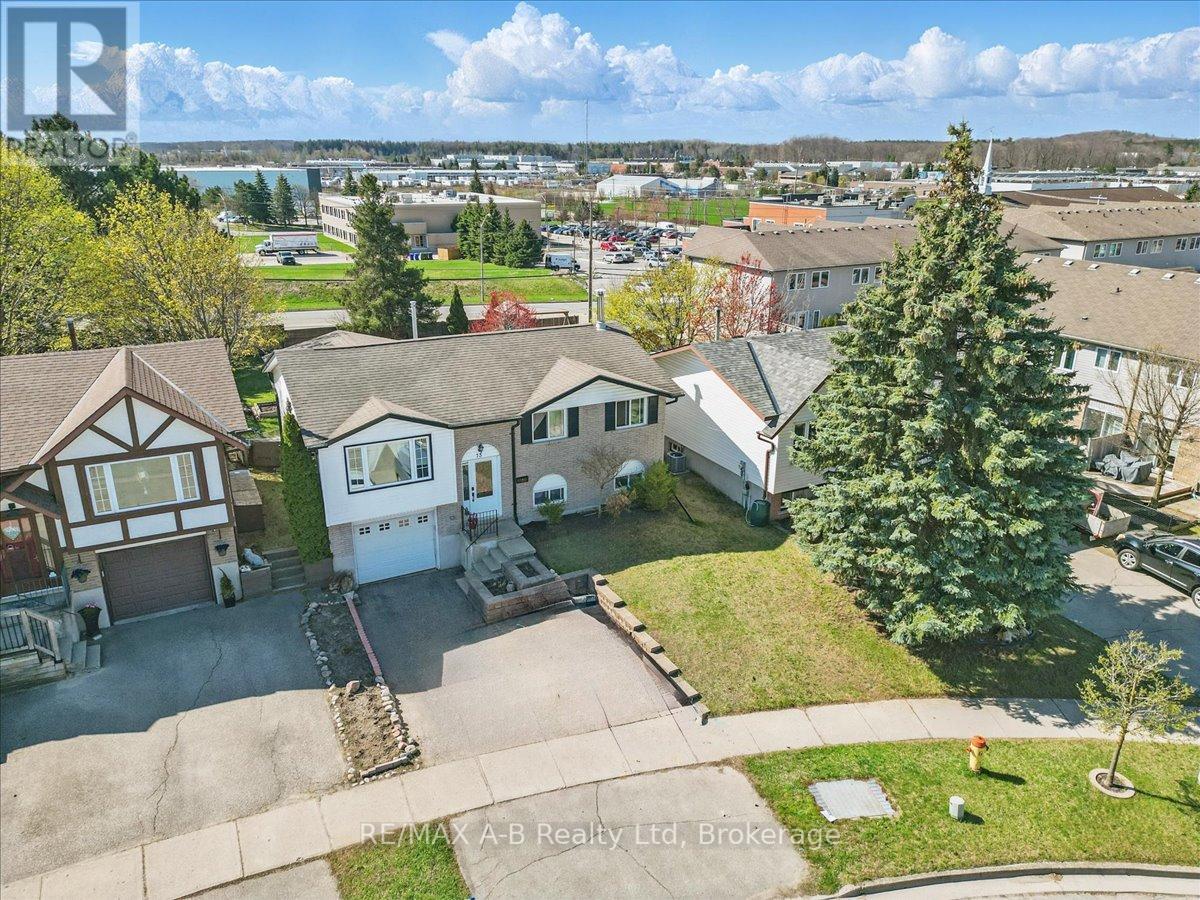 73 SOUTHWOOD DRIVE, Kitchener